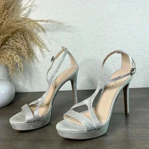 PELLE MODA Onora T-strap Sandal In Platinum Size 10M